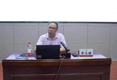我校德育“琢玉大讲堂”第三十九讲开讲